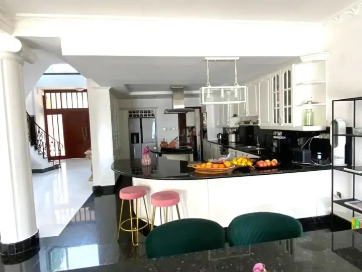 5-bedroom villa for rent 400 m² in Larnaca, Meneou