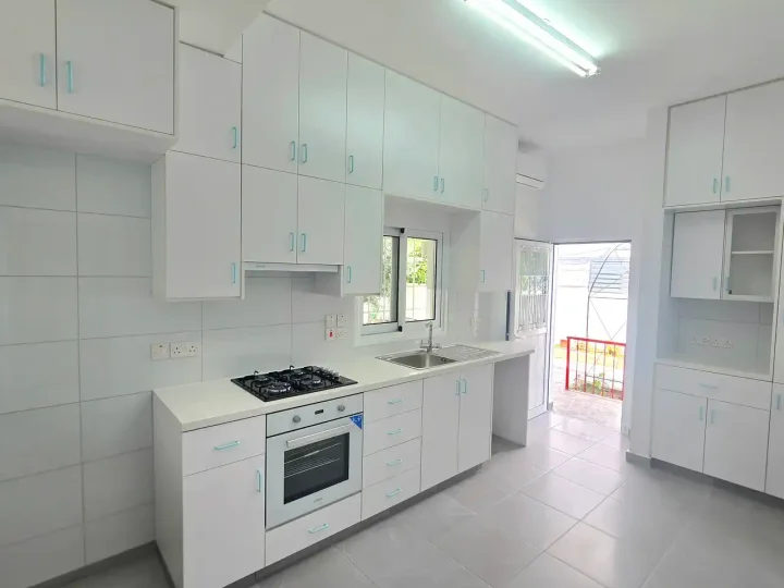 3-bedroom semi-detached house for rent 130 m² in Nicosia, Strovolos - Dasoupolis