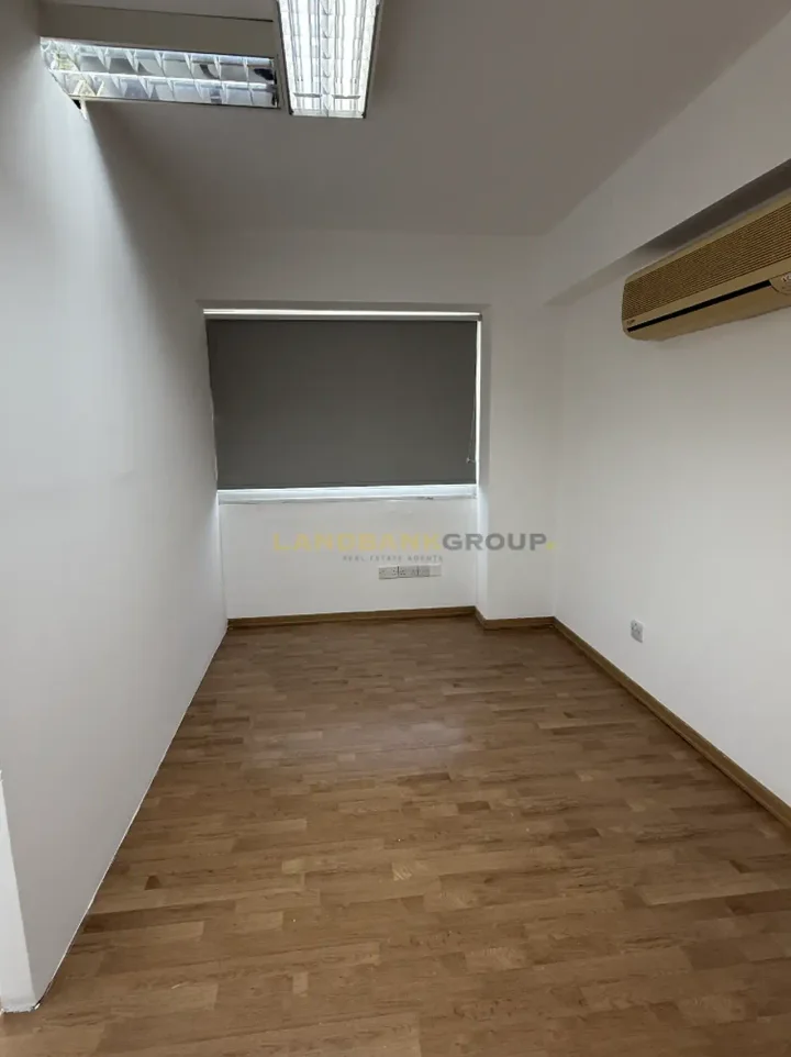 Office 160 m² for rent in Nicosia, Agioi Omologites