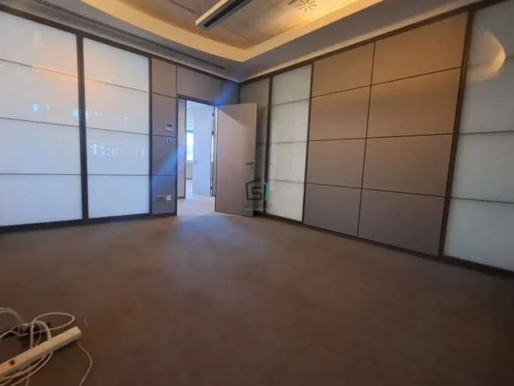 Office 500 m² for rent in Limassol, Limassol - Omonia