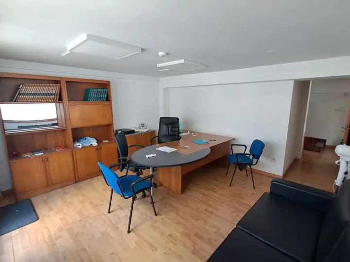 Office 190 m² for rent in Limassol, Limassol - Apostolos Andreas