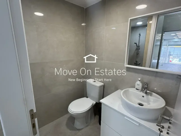 Trading area 60 m² for rent in Larnaca, Larnaka - Skala