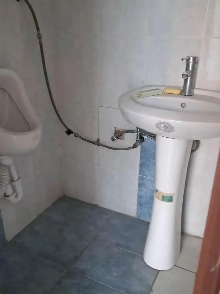 Trading area 80 m² for rent in Paphos, Paphos - Agios Theodoros