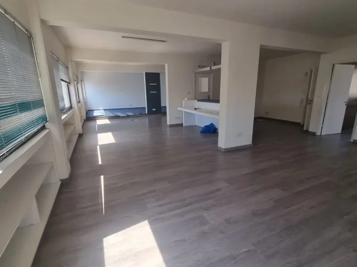 Office 168 m² for rent in Limassol, Limassol - Agia Zoni