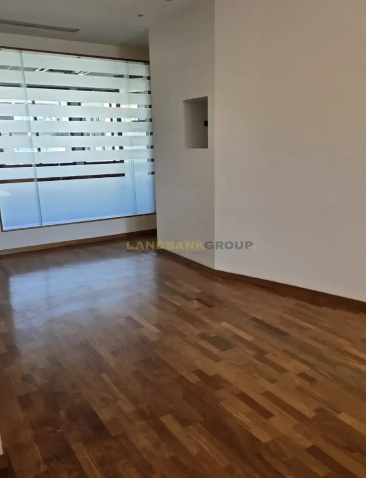 Office 254 m² for rent in Nicosia, Agioi Omologites