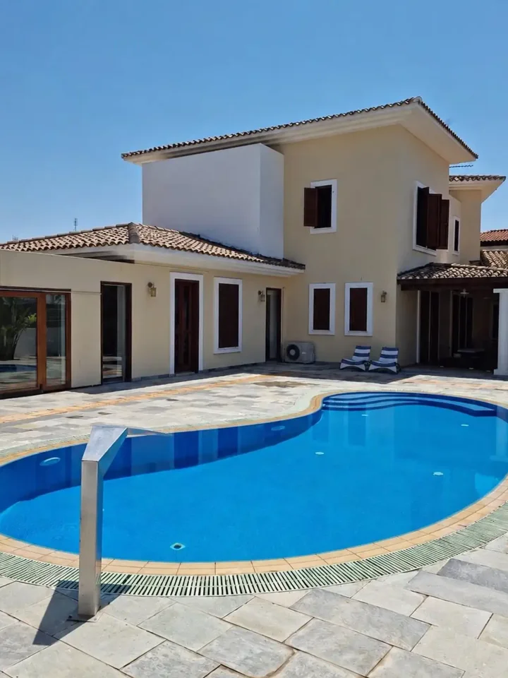 4-bedroom villa for rent 272 m² in Nicosia, Egkomi
