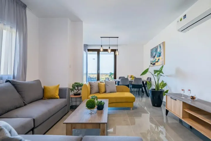 2-bedroom apartments for rent 80 m² in Larnaca, Larnaka - Finikoudes