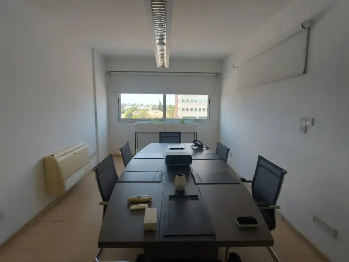 Office 240 m² for rent in Nicosia, Egkomi
