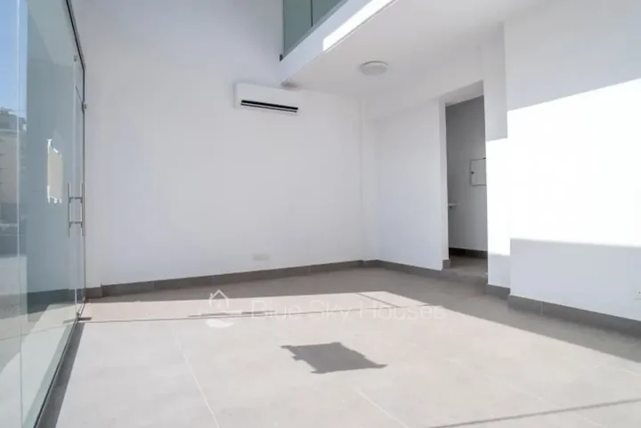 Office 63 m² for rent in Limassol, Limassol - Petrou Kai Pavlou