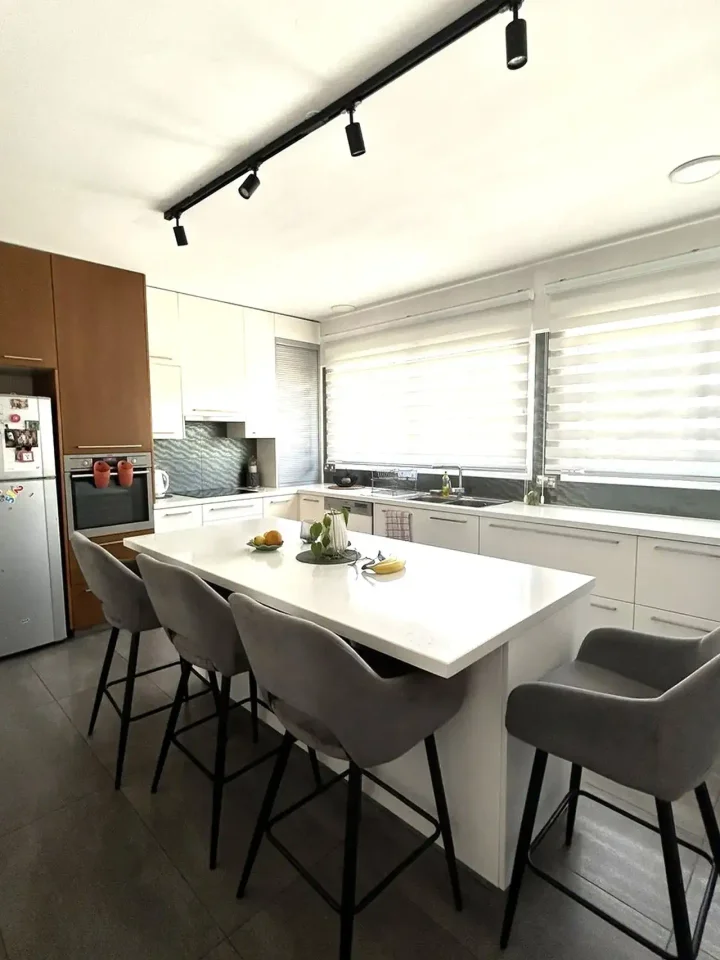 3-bedroom apartments for rent 130 m² in Nicosia, Agioi Omologites