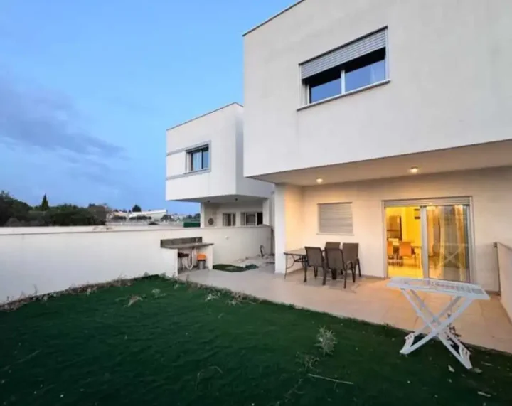 3-bedroom semi-detached house for rent 180 m² in Limassol, Limassol Marina