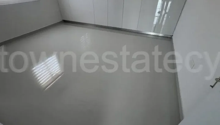 Office 400 m² for rent in Limassol, Germasogeia Tourist Area
