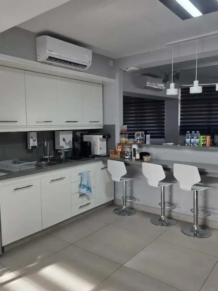 Office 430 m² for rent in Limassol, Limassol - Mesa Geitonia