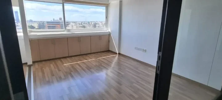 Office 377 m² for rent in Limassol, Limassol - Agia Zoni