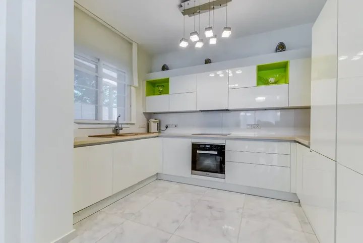 4-bedroom detached house for rent 220 m² in Limassol, Agios Tychon Tourist Area