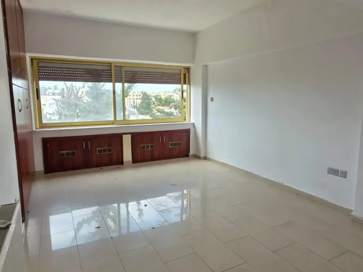 Офис 115 м² в аренду в Paphos, Paphos - Agios Theodoros
