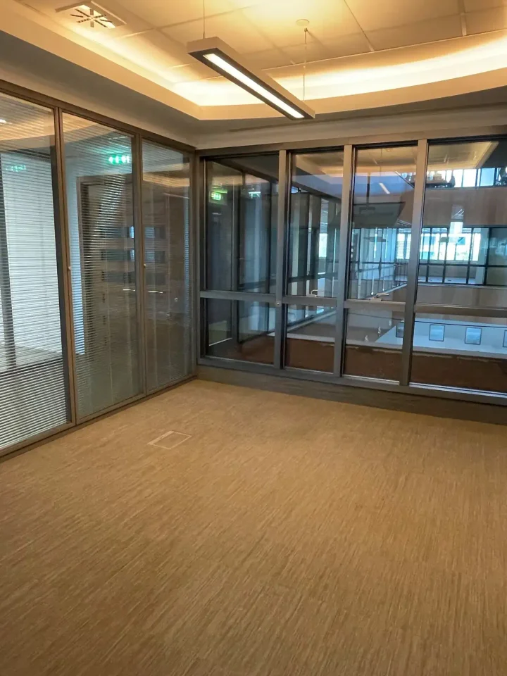 Office 583 m² for rent in Limassol, Limassol - Omonia