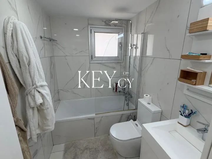 3-bedroom apartments for rent 198 m² in Limassol, Limassol - Mesa Geitonia