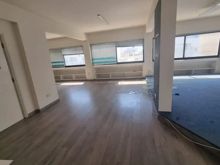 Office 168 m² for rent in Limassol, Limassol - Agia Zoni