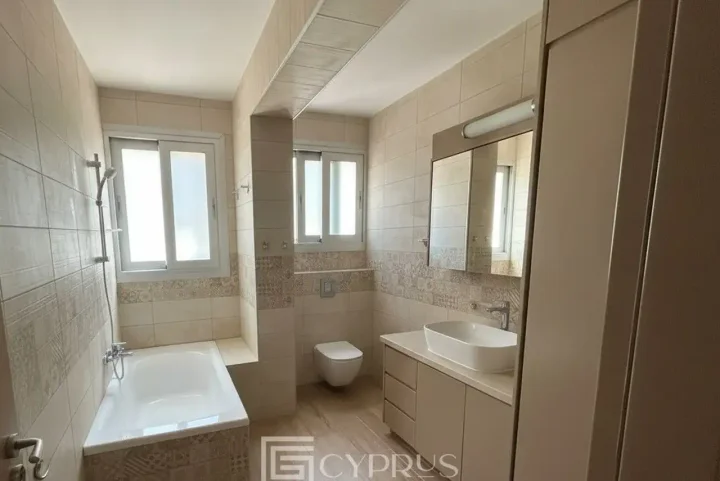 4-bedroom apartments for rent 246 m² in Paphos, Paphos - Anavargos