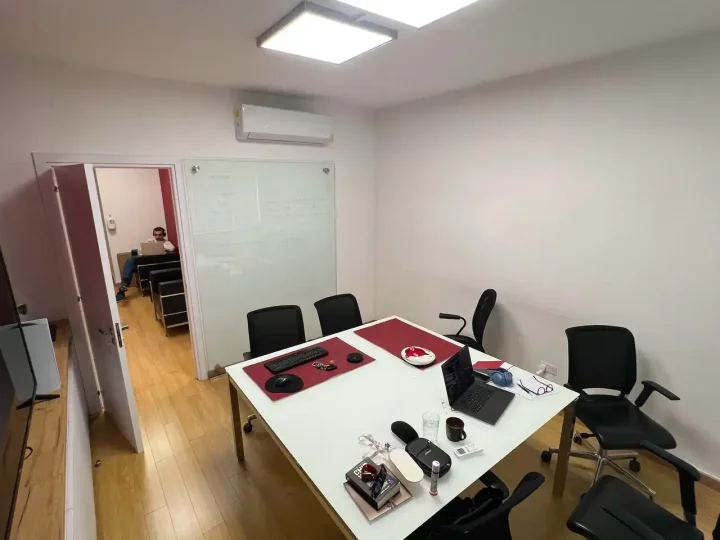 Office 100 m² for rent in Limassol, Limassol - Agia Triada