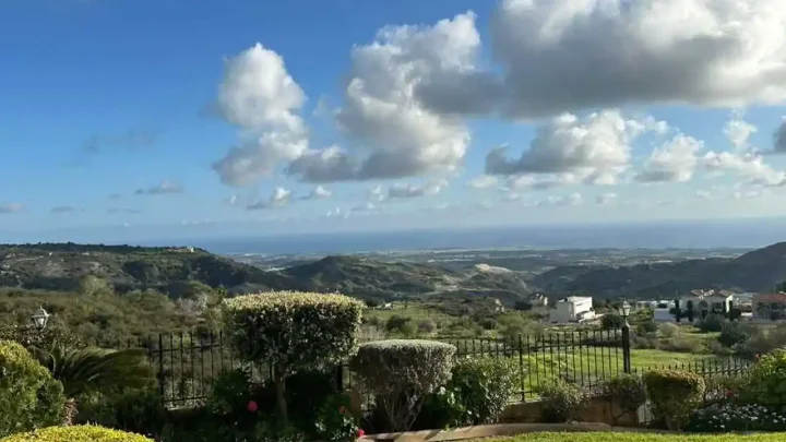 Detached house for rent 250 m² in Paphos, Armou
