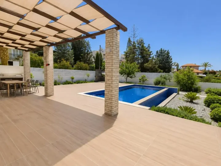 Villa for rent 300 m² in Paphos, Tala