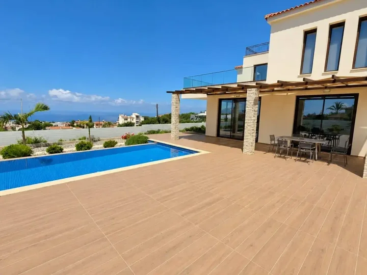 Villa for rent 300 m² in Paphos, Tala