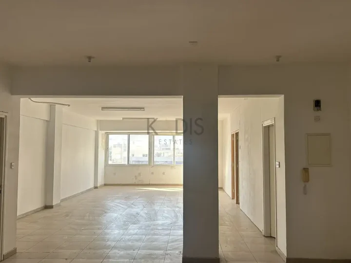 Office 250 m² for rent in Limassol, Limassol - Kapsalos