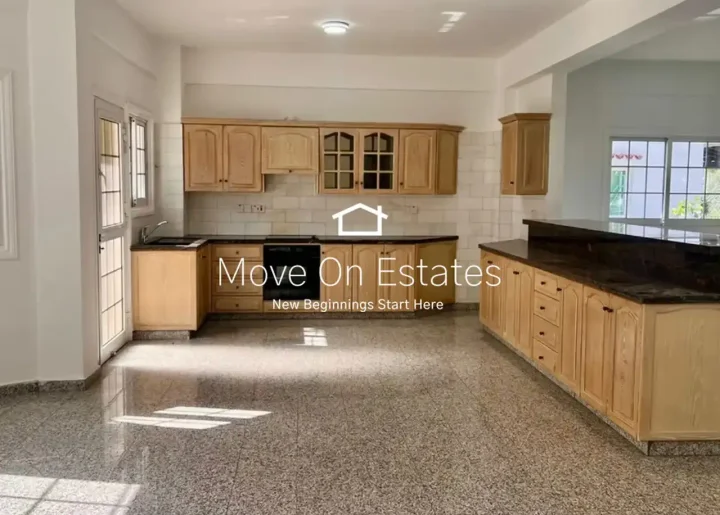 4-bedroom detached house for rent 300 m² in Larnaca, Livadia Larnakas
