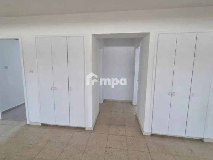 Офис 1000 м² в аренду в Nicosia, Latsia - Agios Eleftherios