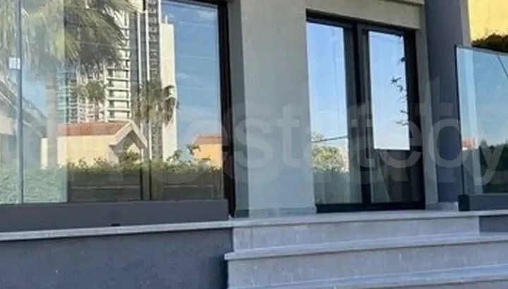 Office 400 m² for rent in Limassol, Germasogeia Tourist Area