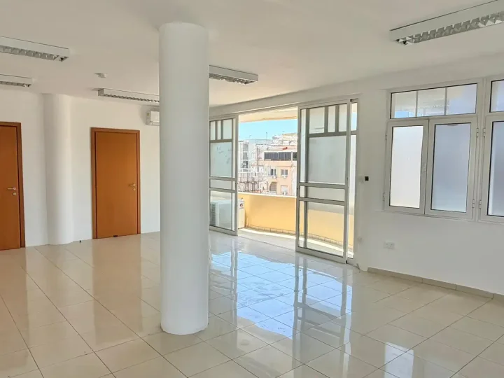 Office 150 m² for rent in Limassol, Limassol - Agia Zoni