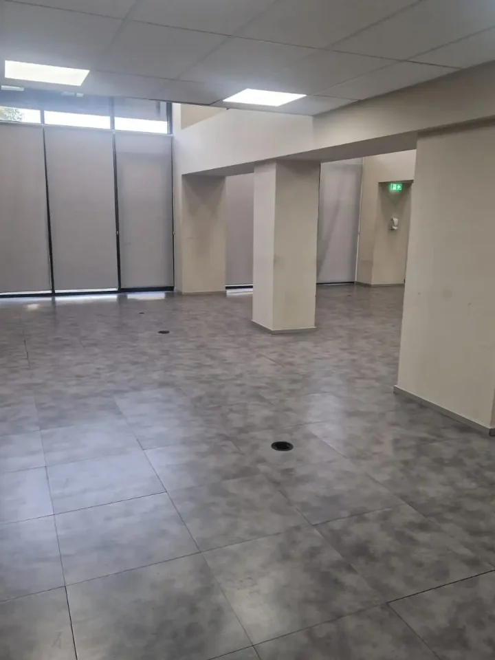 Office 370 m² for rent in Limassol, Limassol - Zakaki