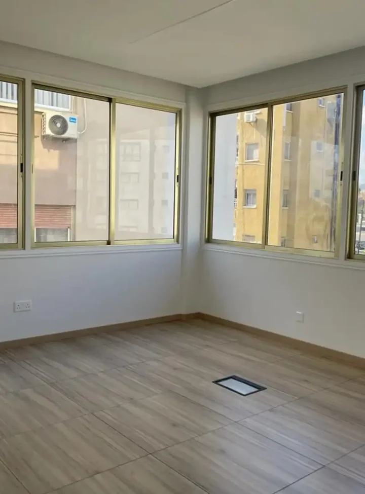 Office 250 m² for rent in Limassol, Limassol - Neapolis