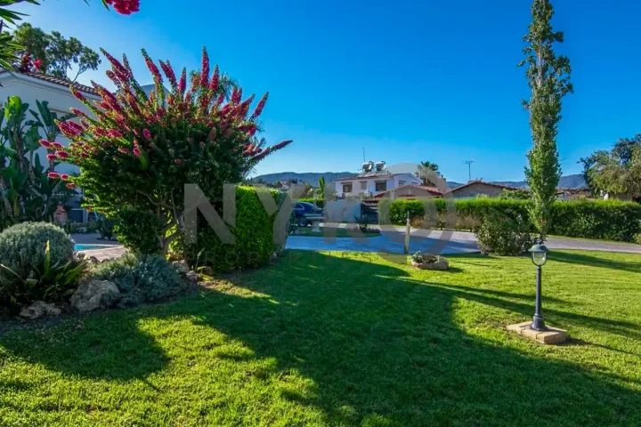 Detached house for rent 350 m² in Limassol, Parekklisia