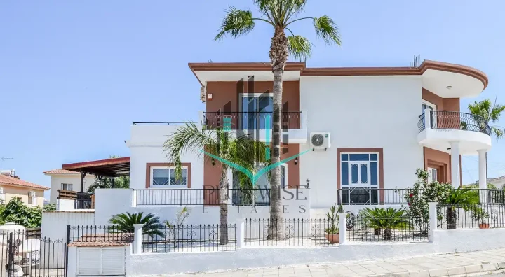 4-bedroom villa for rent 350 m² in Larnaca, Oroklini