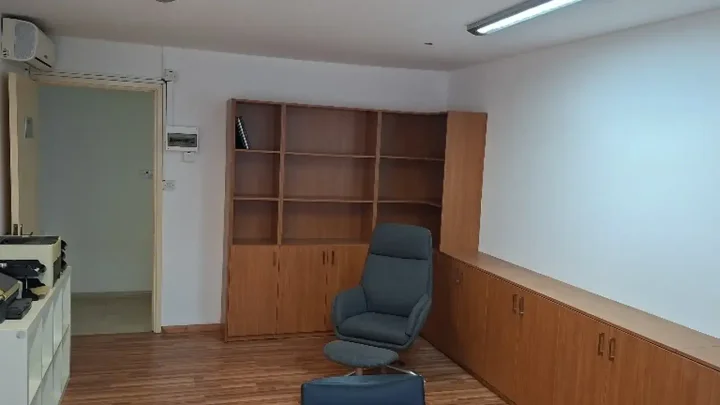 Office 15 m² for rent in Limassol, Limassol - Agios Nicolaos