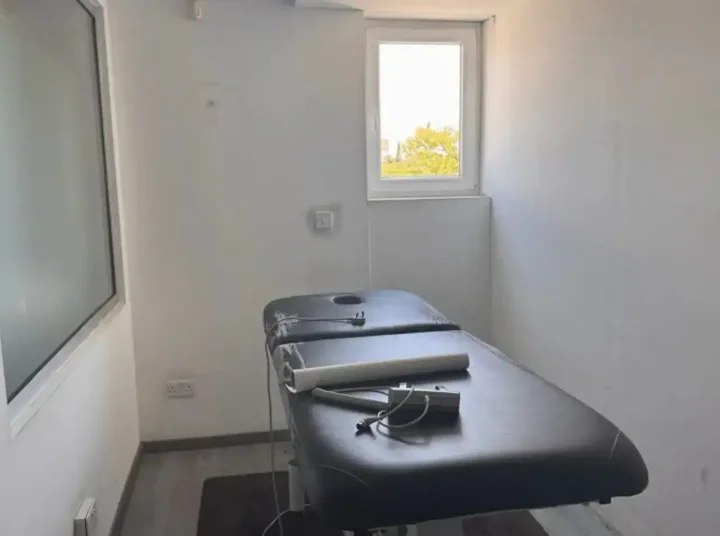 Commercial properties 216 m² for rent in Nicosia, Aglantzia