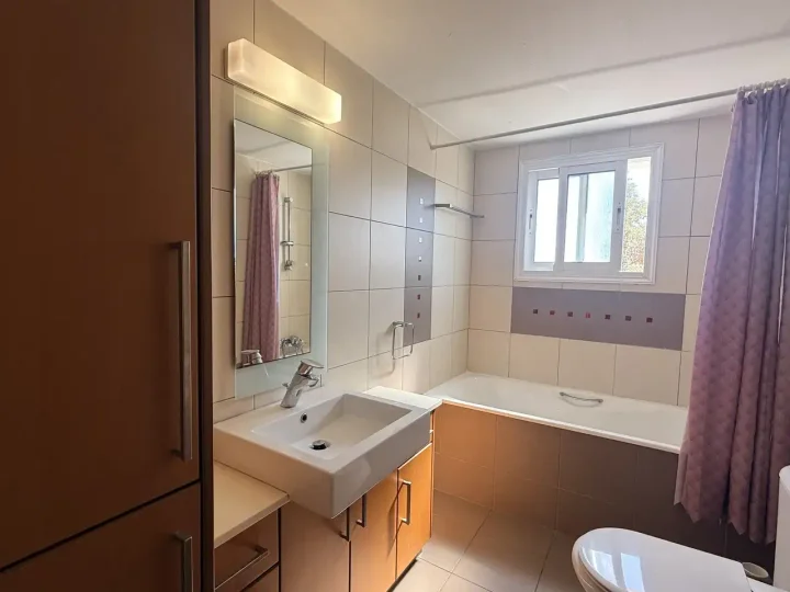 3-bedroom apartments for rent 180 m² in Limassol, Limassol - Kapsalos
