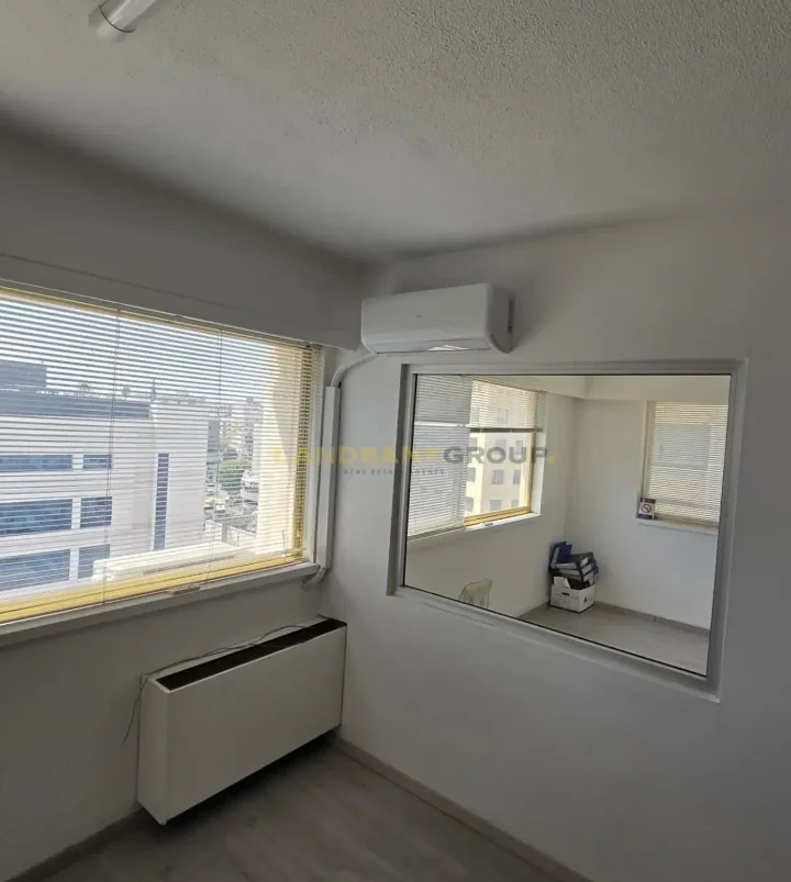 Office 120 m² for rent in Nicosia, Nicosia - Trypiotis
