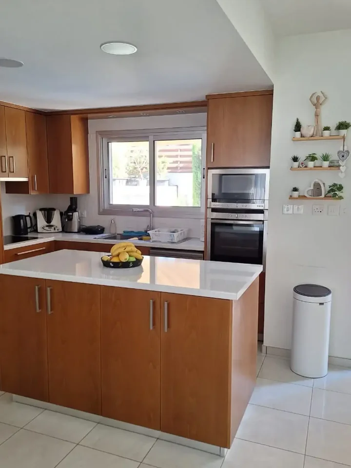 Detached house for rent 180 m² in Limassol, Parekklisia