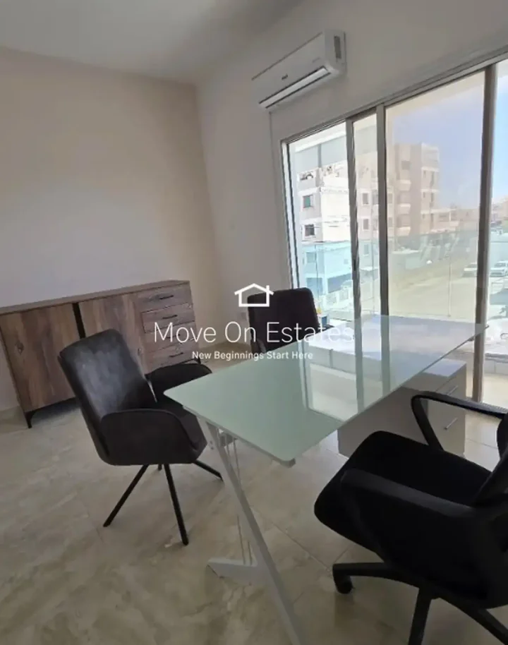 Office 25 m² for rent in Larnaca, Larnaka - Chrysopolitissa