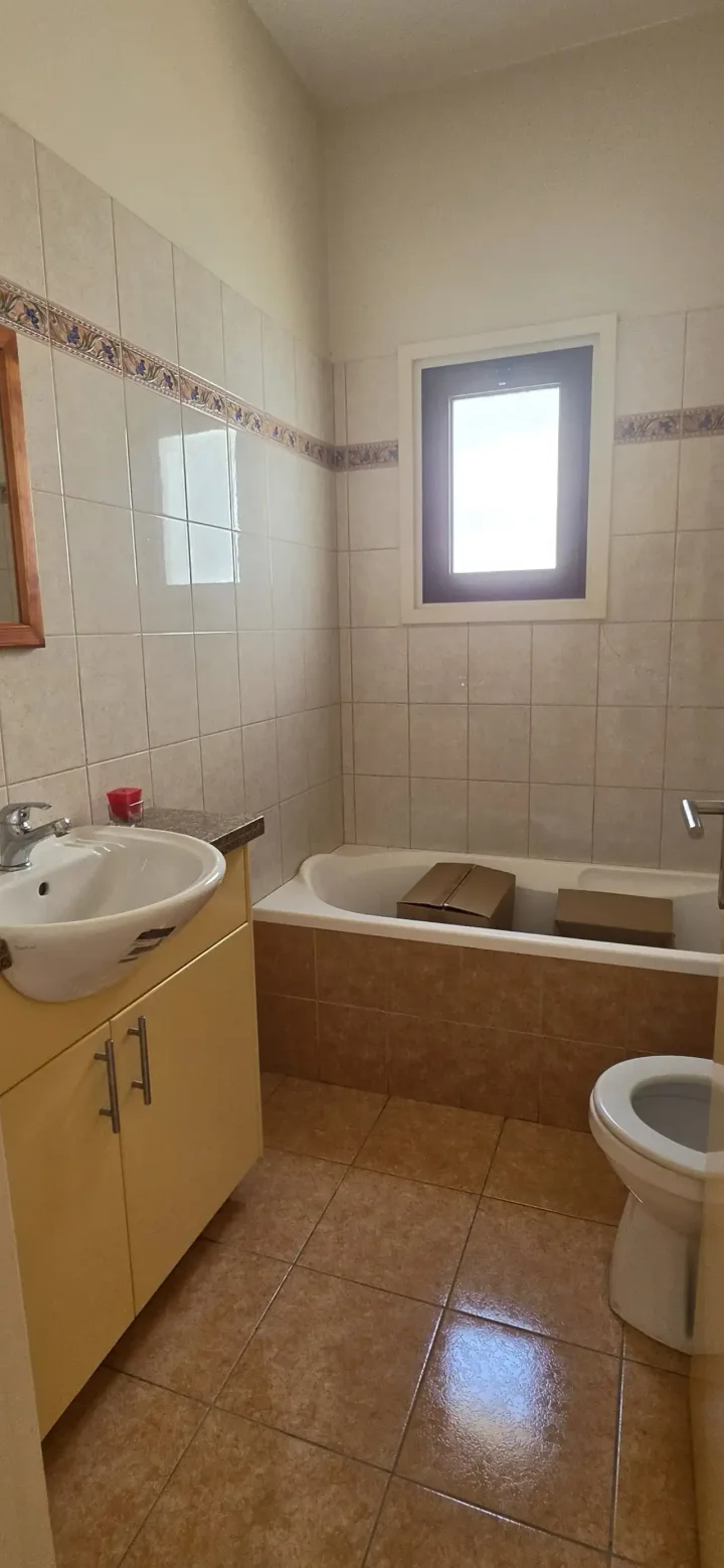 Office 40 m² for rent in Nicosia, Lakatameia - Agia Paraskevi