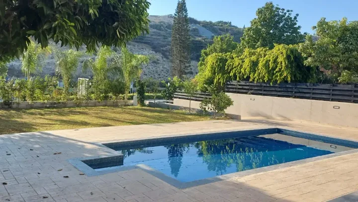 5-bedroom detached house for rent 200 m² in Limassol, Agios Tychon