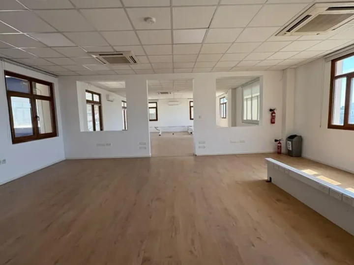 Office 380 m² for rent in Limassol, Limassol - Linopetra