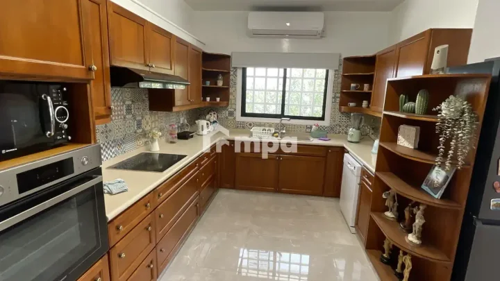 Отдельный дом в аренду 350 м² в Nicosia, Strovolos - Stavros