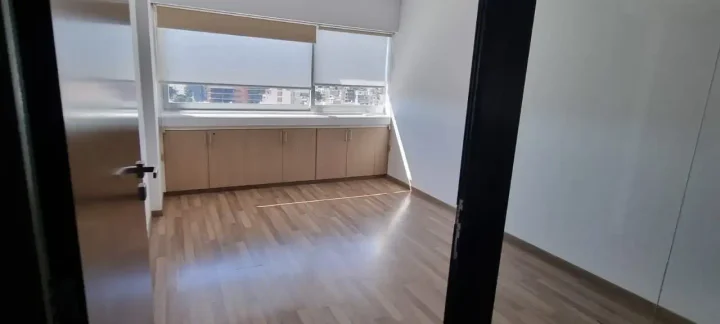 Office 377 m² for rent in Limassol, Limassol - Agia Zoni