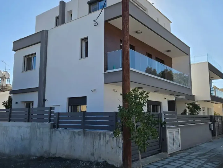 Detached house for rent 300 m² in Limassol, Ypsonas
