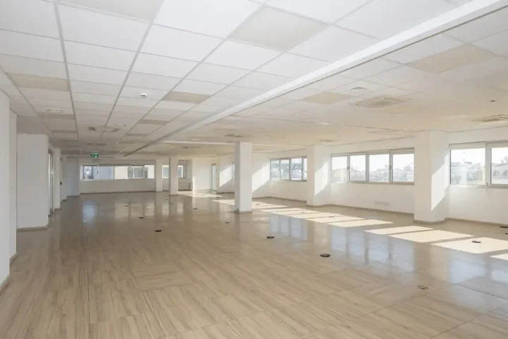 Office 500 m² for rent in Limassol, Limassol - Omonia